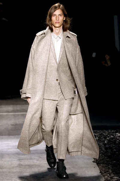 Look 18
